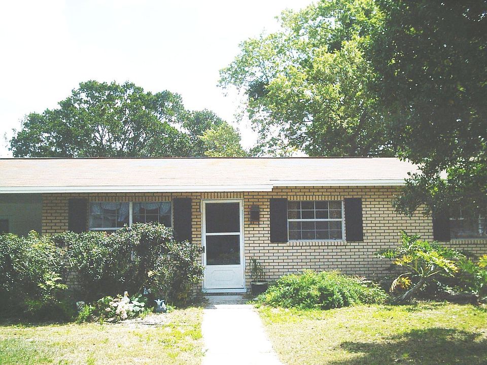 1st image of 4004 S Wellington Dr
