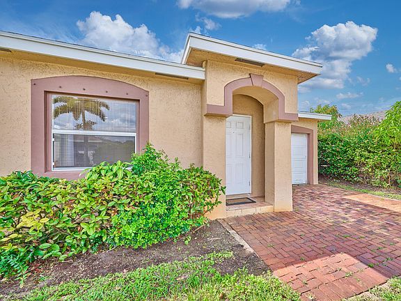 2nd image of 556 E Ridge Cir Circle N