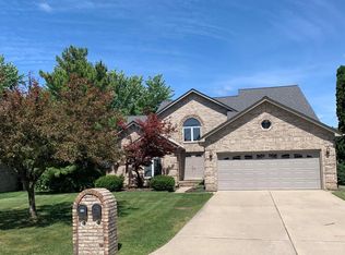 433 Buttercup Dr, Rochester Hills, MI 48307