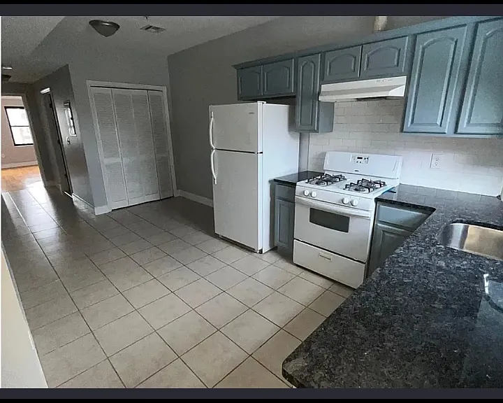 180 Ferry St #B3 — Photo 1