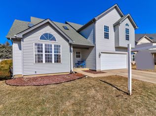 7 Rolling Hills Ct, Lake In The Hills, IL 60156