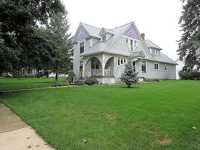 1st image of 536 W 1st St