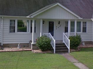 218 W 4th St, Benton, IL 62812