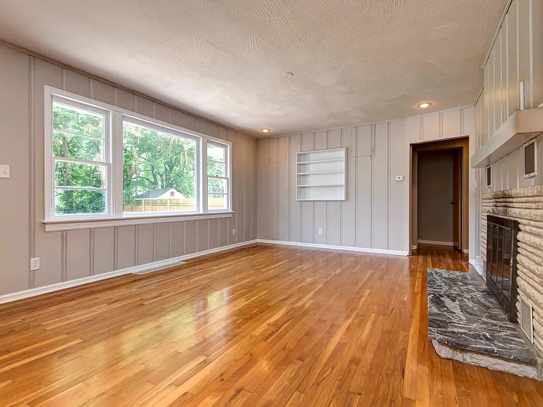 828 S Rogers Ave — Photo 6