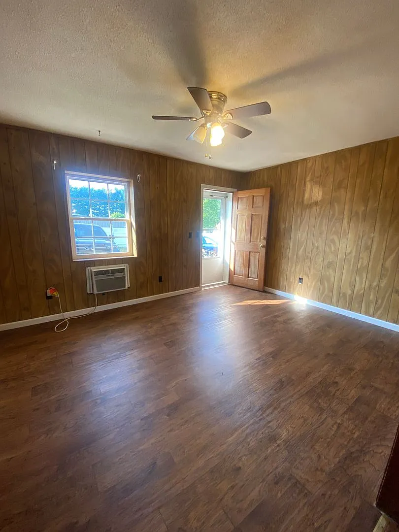 2314 Buckingham Rd — Photo 3