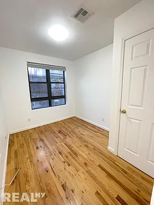 Rented by REAL New York | media 17