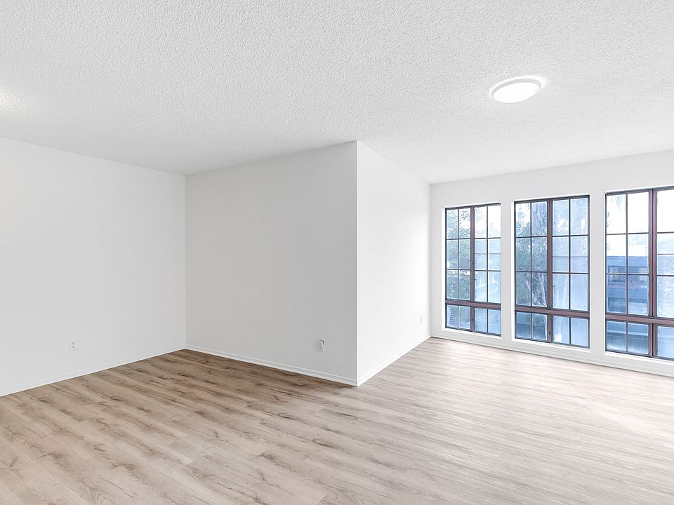 1st image of 3600 Bagley Ave APT 212