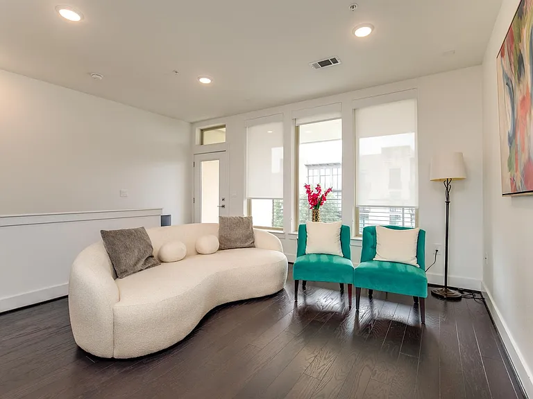 4819 Caroline St #308 — Photo 15