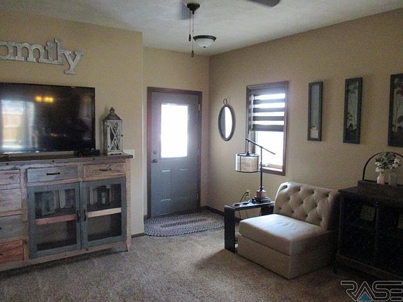 2nd image of 808 E El Dorado Ct