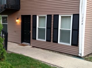 1224 Terrace View Dr, Aurora, IL 60504