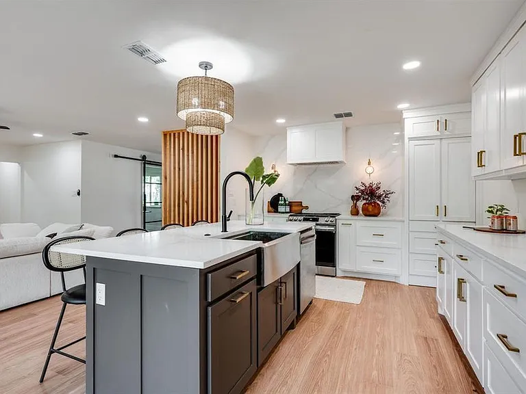 3271 Whitehall Dr — Photo 3