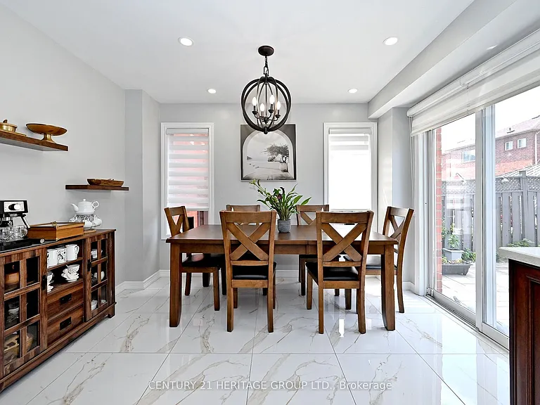 44 Equator Cres — Photo 14