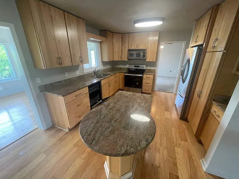 1729 Mountainside Dr — Photo 3