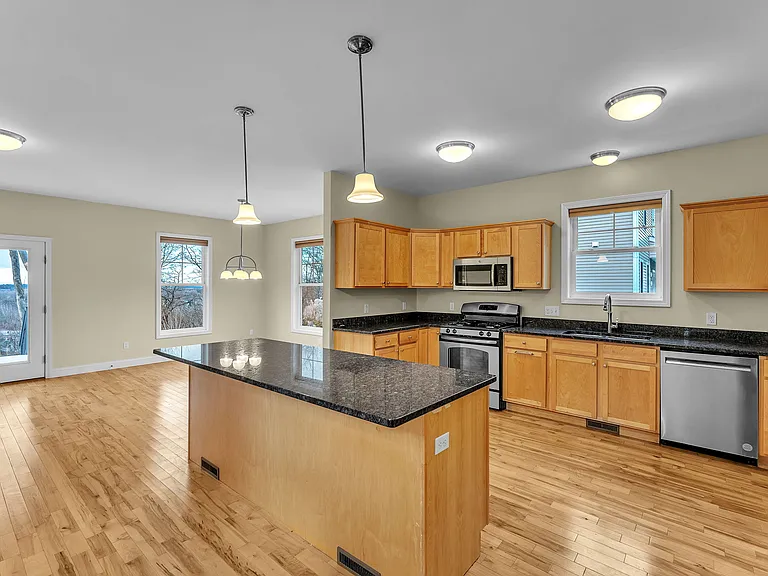 366 Colchester Ave — Photo 19