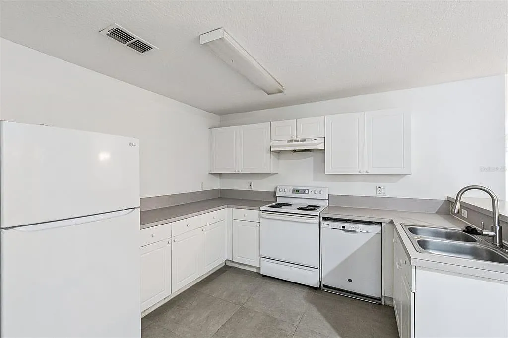 3 bed, 2.0 bath, 1222 sqft, $1,450 — Photo 4