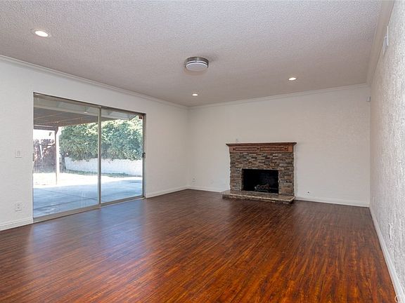 3rd image of 22562 Van Buren St