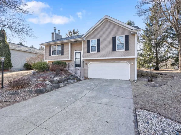 7885 E Oakbrook Cir, Madison, WI 53717