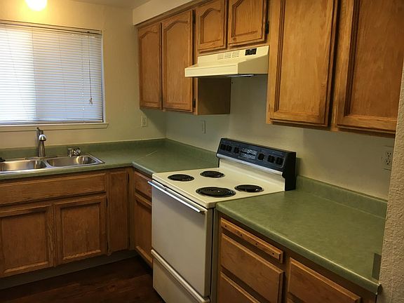 5th image of 720 Sunrise Ave APT 2