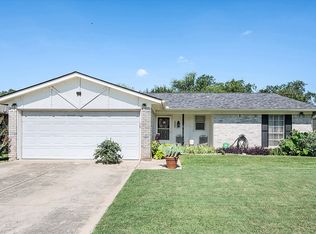 6225 Douglas Dr, Watauga, TX 76148