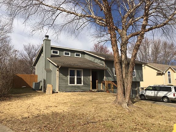 2nd image of 112 SE Bristol Dr
