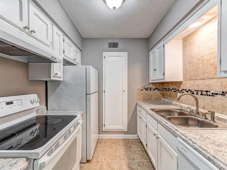 523 Spring Dr #4 — Photo 9