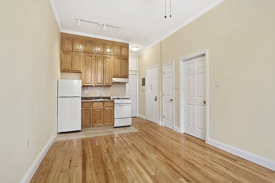 1st image of 1384 Lexington Ave #2B