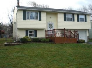 7045 Northview Dr, Lockport, NY 14094