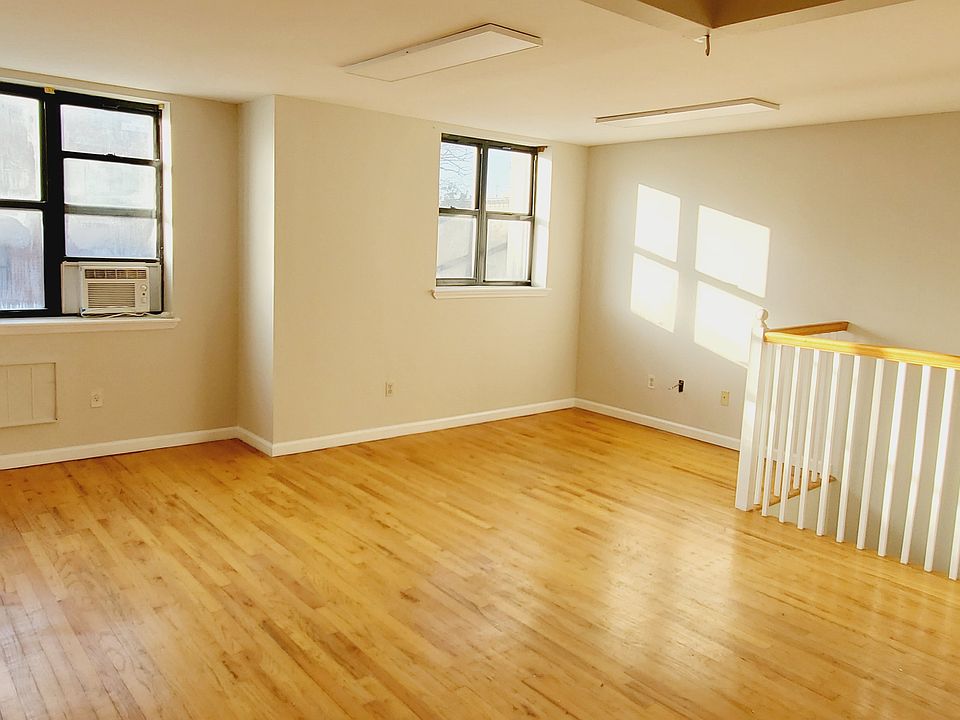 1st image of 621 Marcy Ave APT 3
