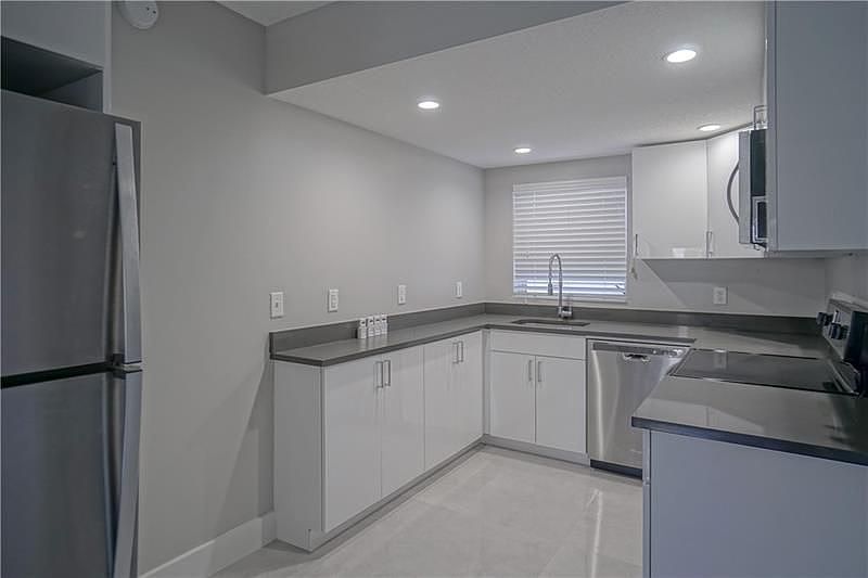 1st image of 640 NE 7th Ave APT 4