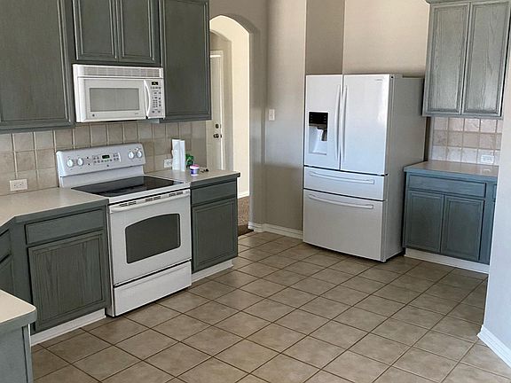 3rd image of 7805 Enchanted Isle Dr
