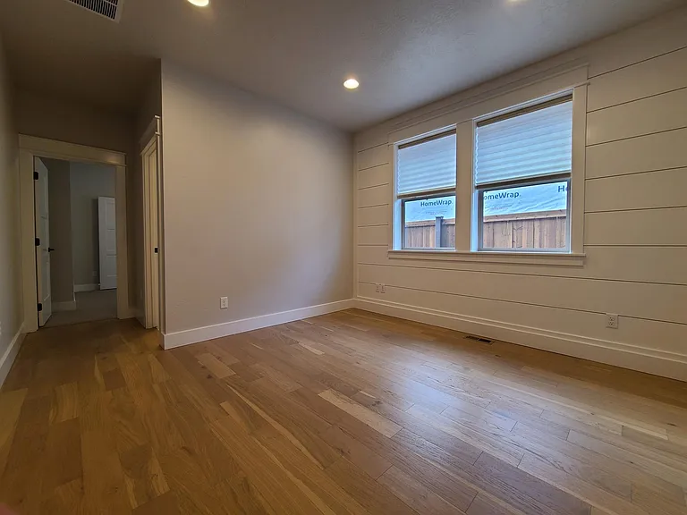 409 S Hamlin Ln — Photo 17