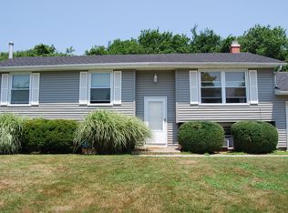 95 Sakonnet Blvd, Narragansett, RI 02882