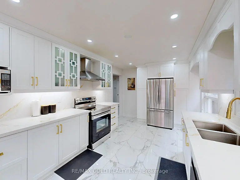 4 Treepark St — Photo 8