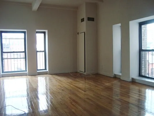 Rented by KVNY Soho | media 5