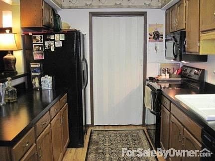 Master bedroom
						:
						This master is huge, can fit a king bed. Two huge closets plus private bath.