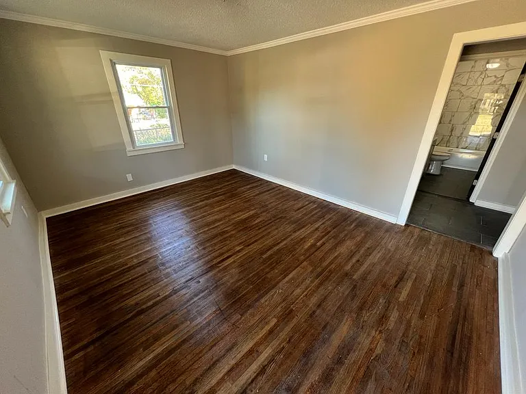 808 Josephine St — Photo 10