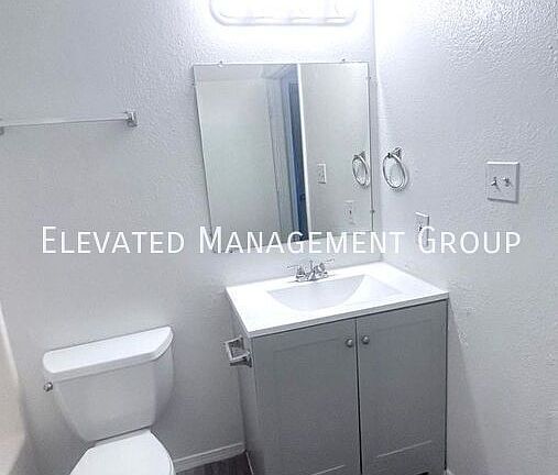 2nd image of 141 Manzano St NE #B