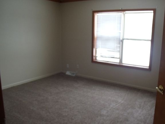 5th image of 7094 Hillcrest Dr