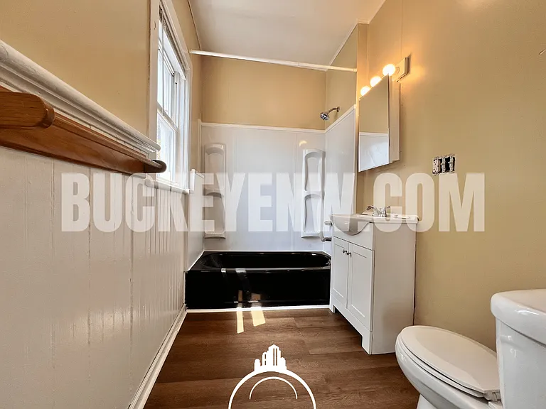 1419 N Erie St — Photo 9
