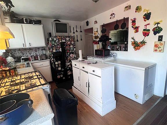 5th image of 10225 Castle Dr