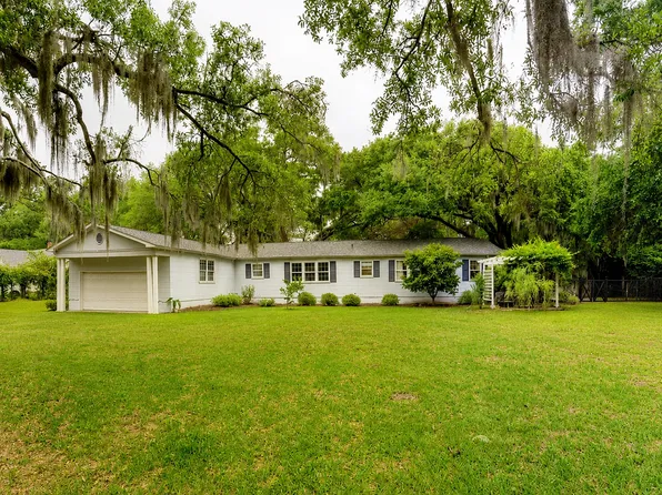 2403 Pine Haven St, Beaufort, SC 29902