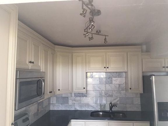 4th image of 2025 NE 164th Street #618
