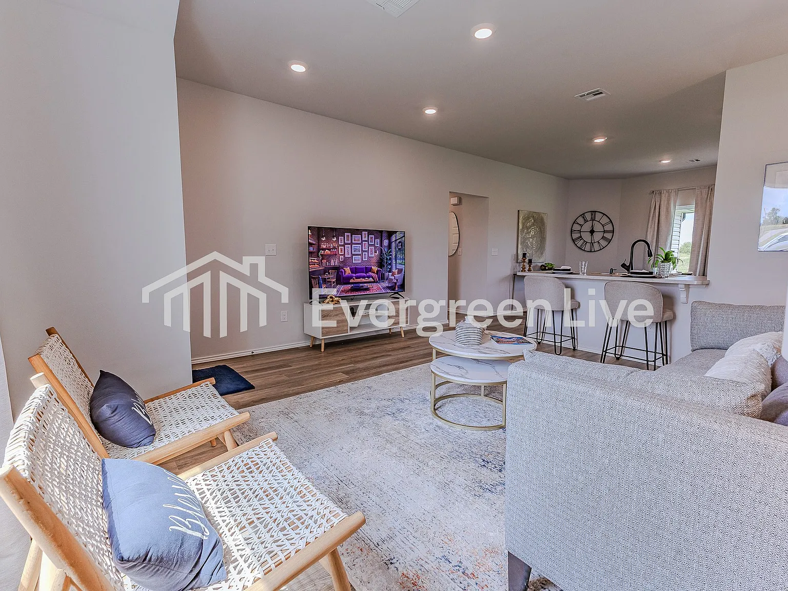 3 bed, 2.0 bath, 1216 sqft, $1,645 — Photo 2