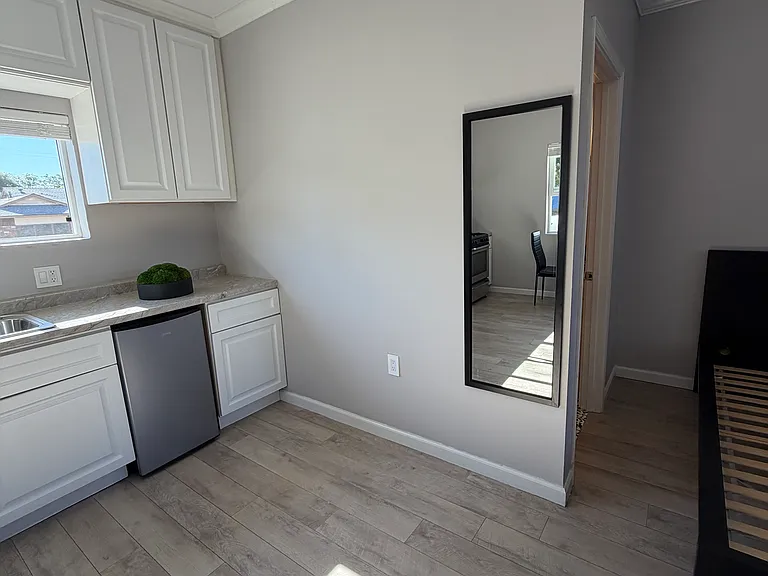 11453 Debra Ave — Photo 7