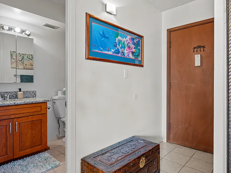 818 S King St #1007 — Photo 12