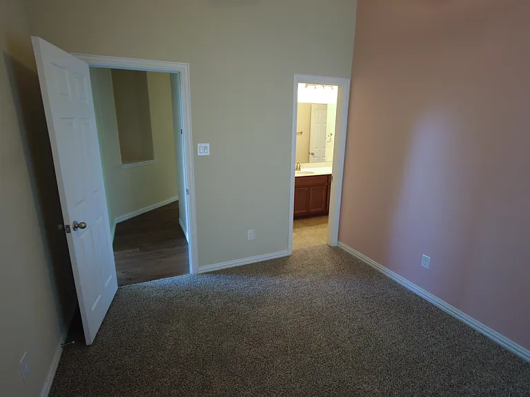 300 Dorset Ct — Photo 10