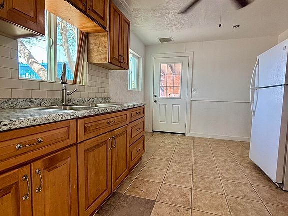 4th image of 3036 W ALMERIA Road
