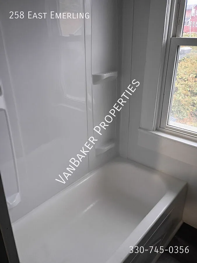 2 bed, $899 — Photo 3