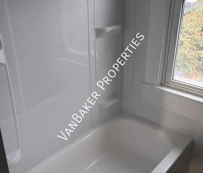 258 E Emerling Ave — Photo 3
