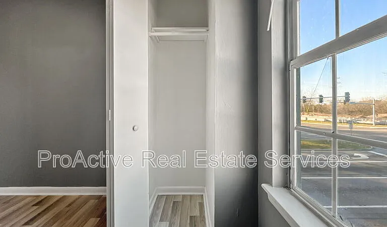 1100 Wilson Rd #7 — Photo 8